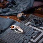 FISKARS görgős vágó váltható pengével (45 mm/60 mm)