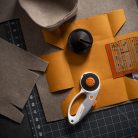 FISKARS görgős vágó váltható pengével (45 mm/60 mm)